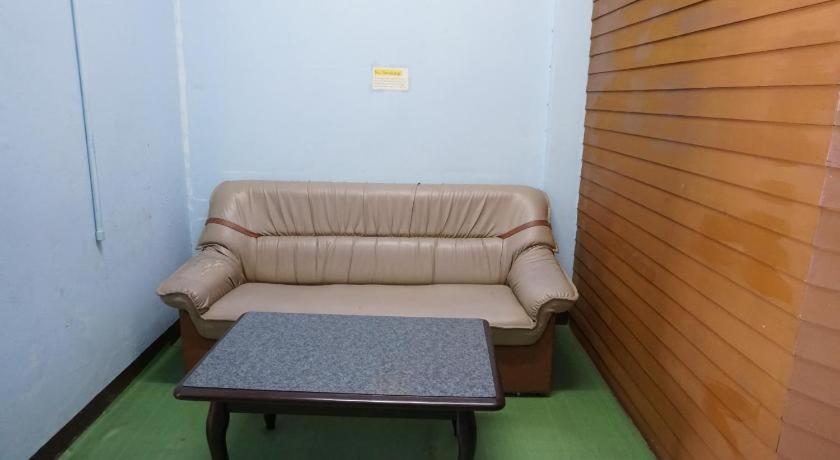 Oyo 730 Meedee Hostel Bangkok Kültér fotó